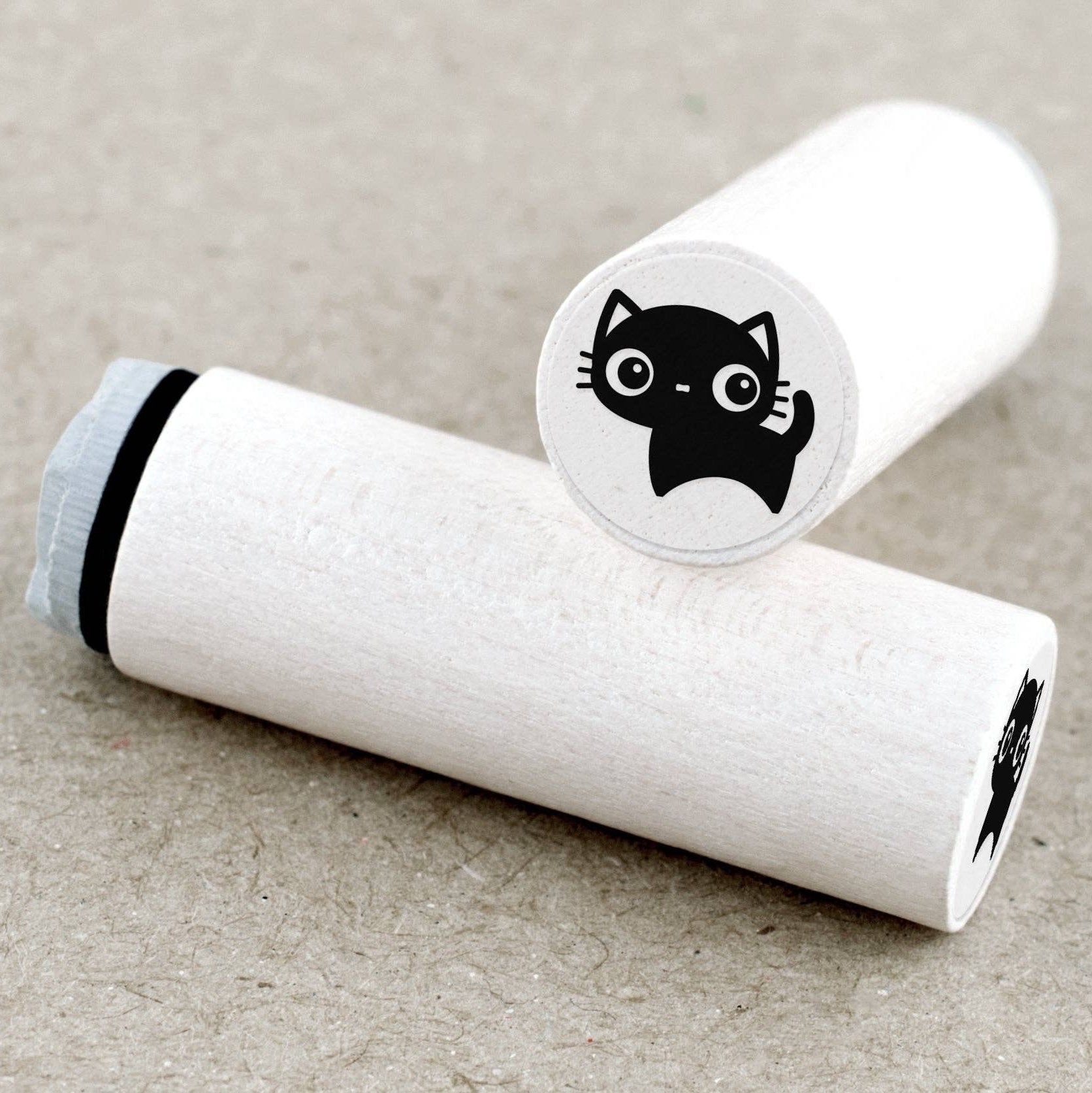 MINI STEMPEL // SORT KAT