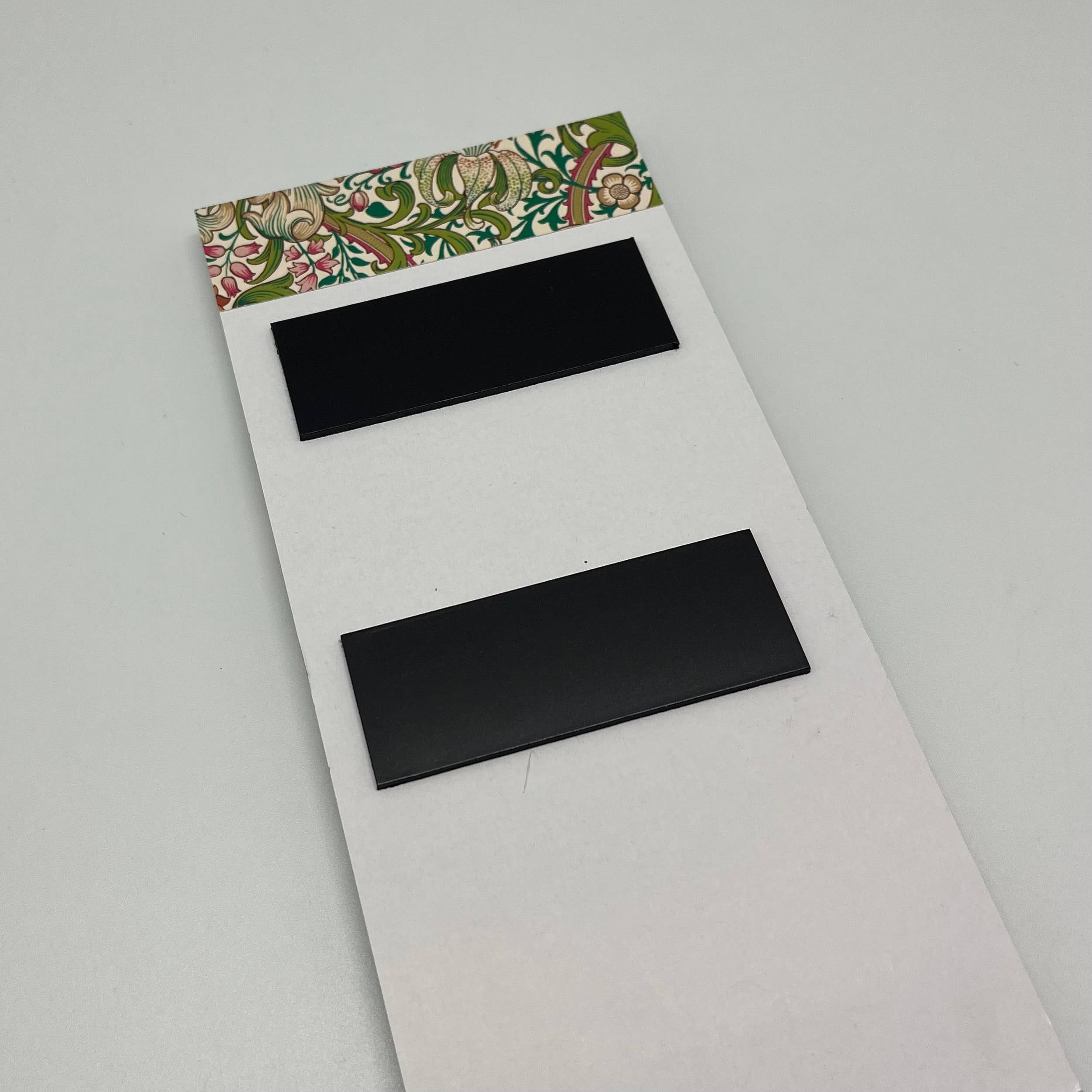 MAGNETIC LIST PAD // GREEN AND RED FLORAL