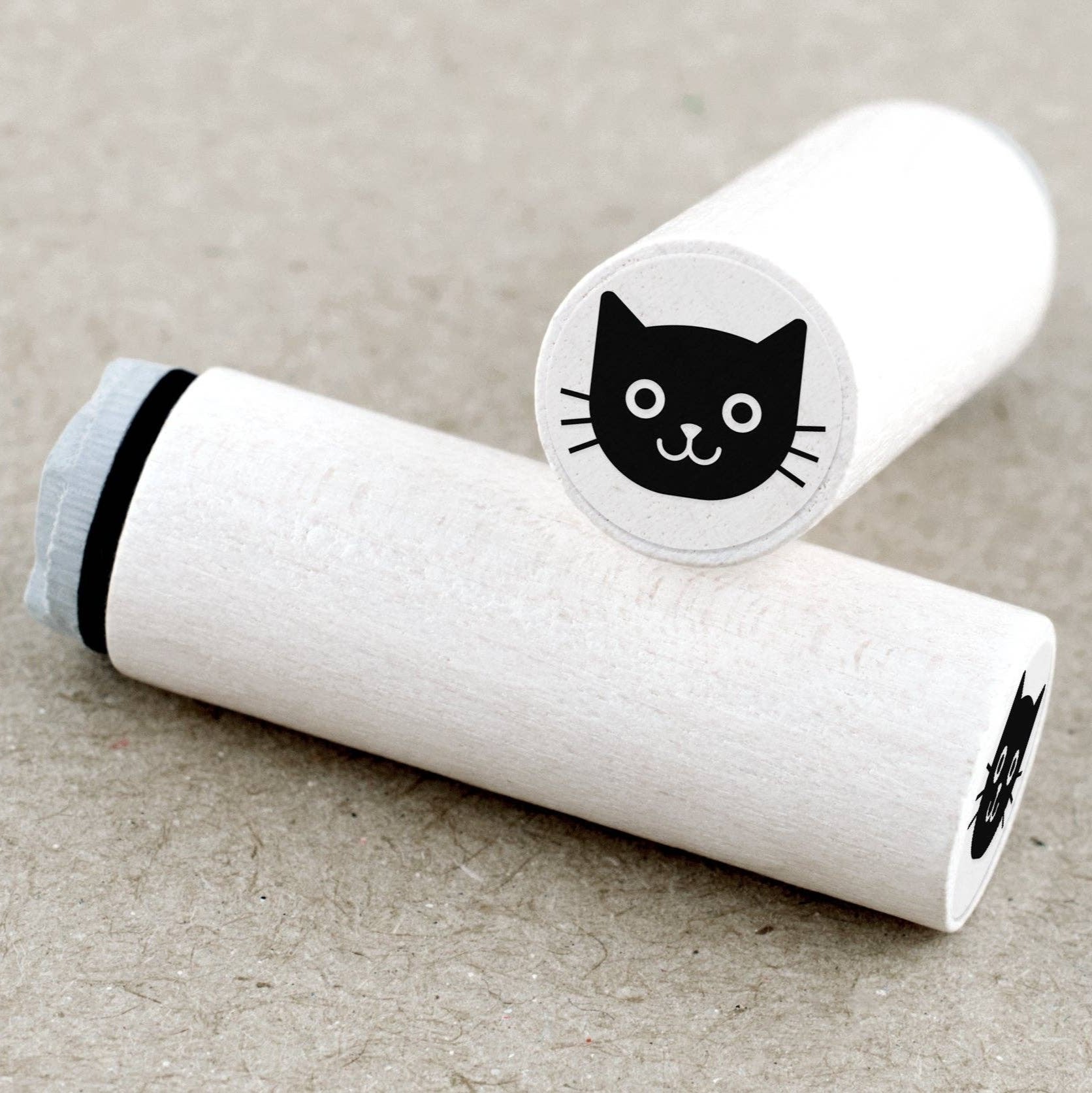 MINI STEMPEL // SORT KATTEHOVED