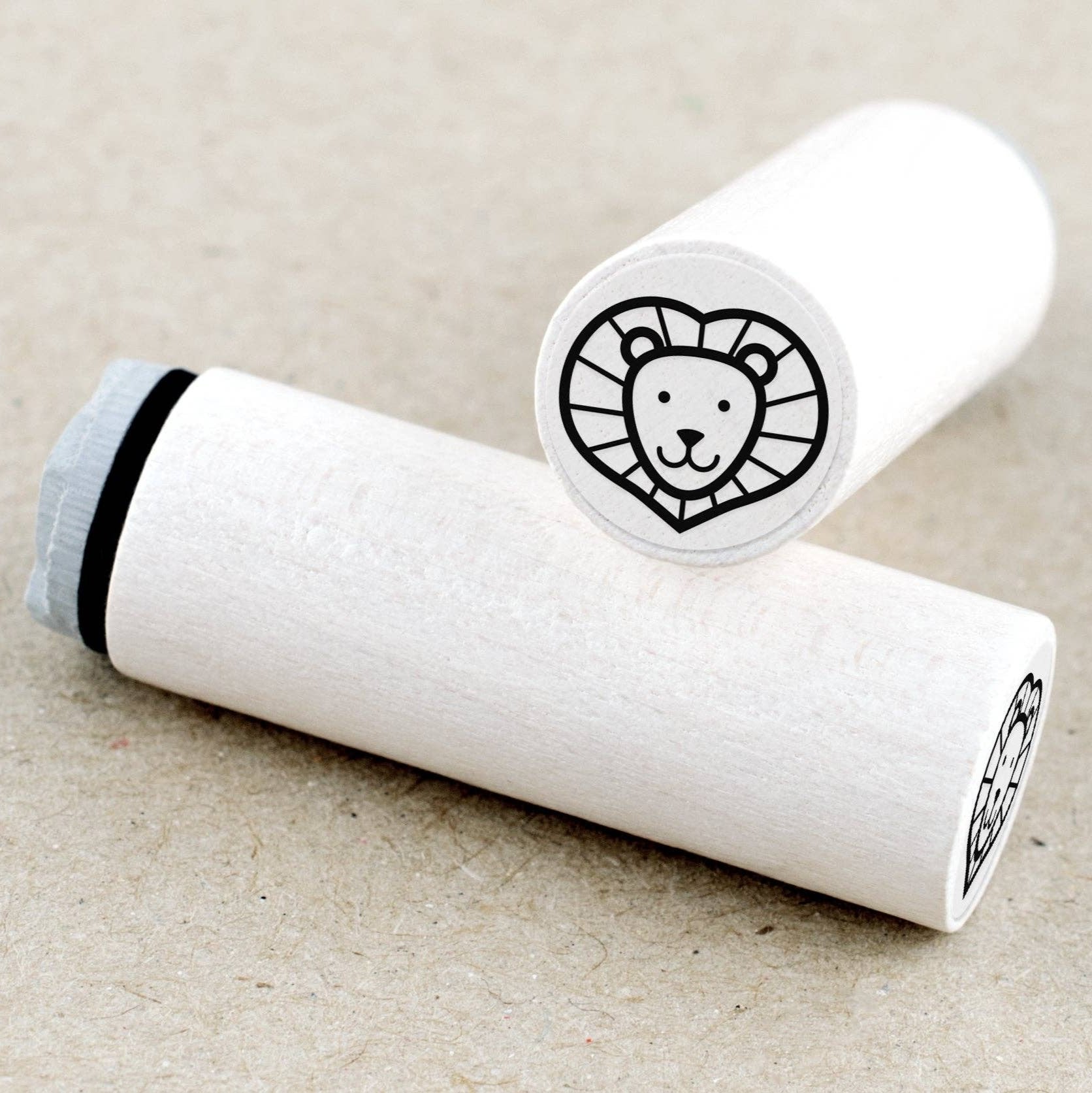 MINI STEMPEL // LØVE