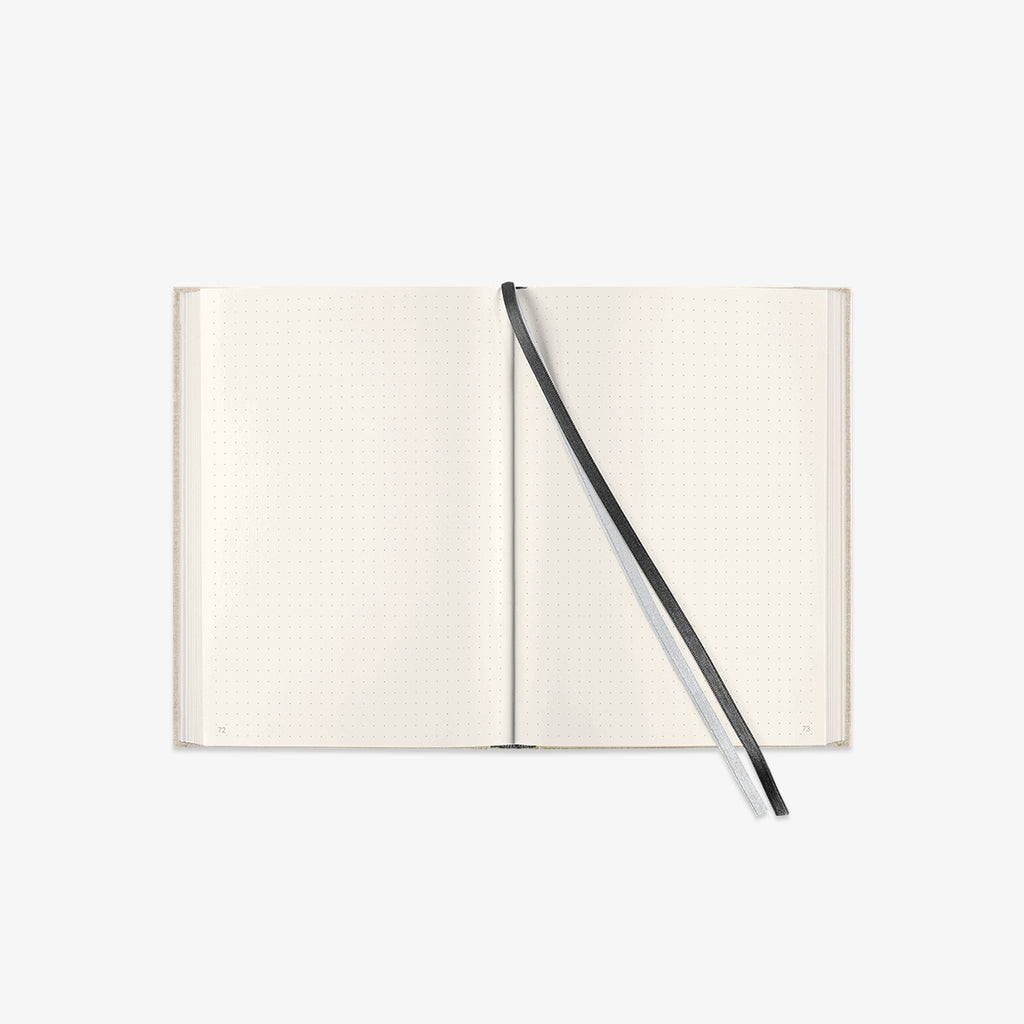 PAPERSTYLE NOTESBOG A5 PRIKKET // SORT