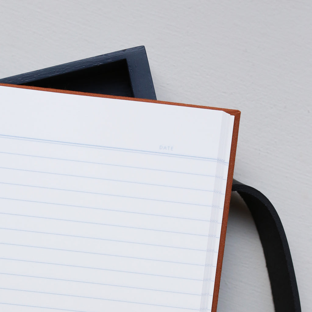HARDCOVER NOTESBOG A4 // OKKER