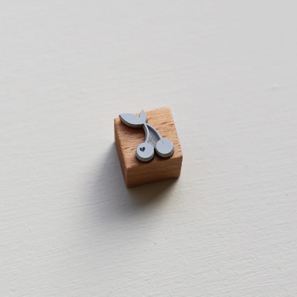 STEMPEL // KIRSEBÆR